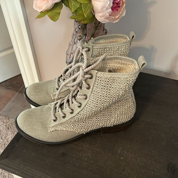 EUC Dirty Laundry Ankle Boots (size 8.5) - Picture 4 of 6